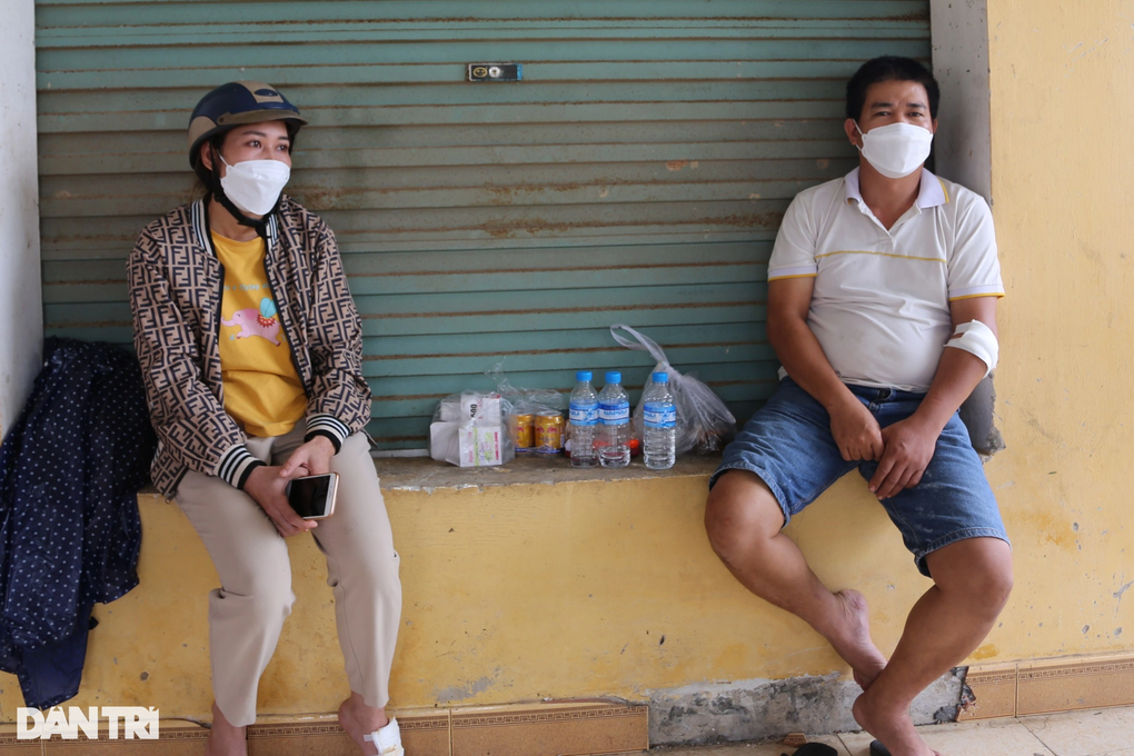 Bão Noru chưa vào, tiền vàng theo lốc bay tứ tung, tôi cố níu không được - 2 Bão Noru chưa vào, tiền vàng theo lốc bay tứ tung, tôi cố níu không được - 2