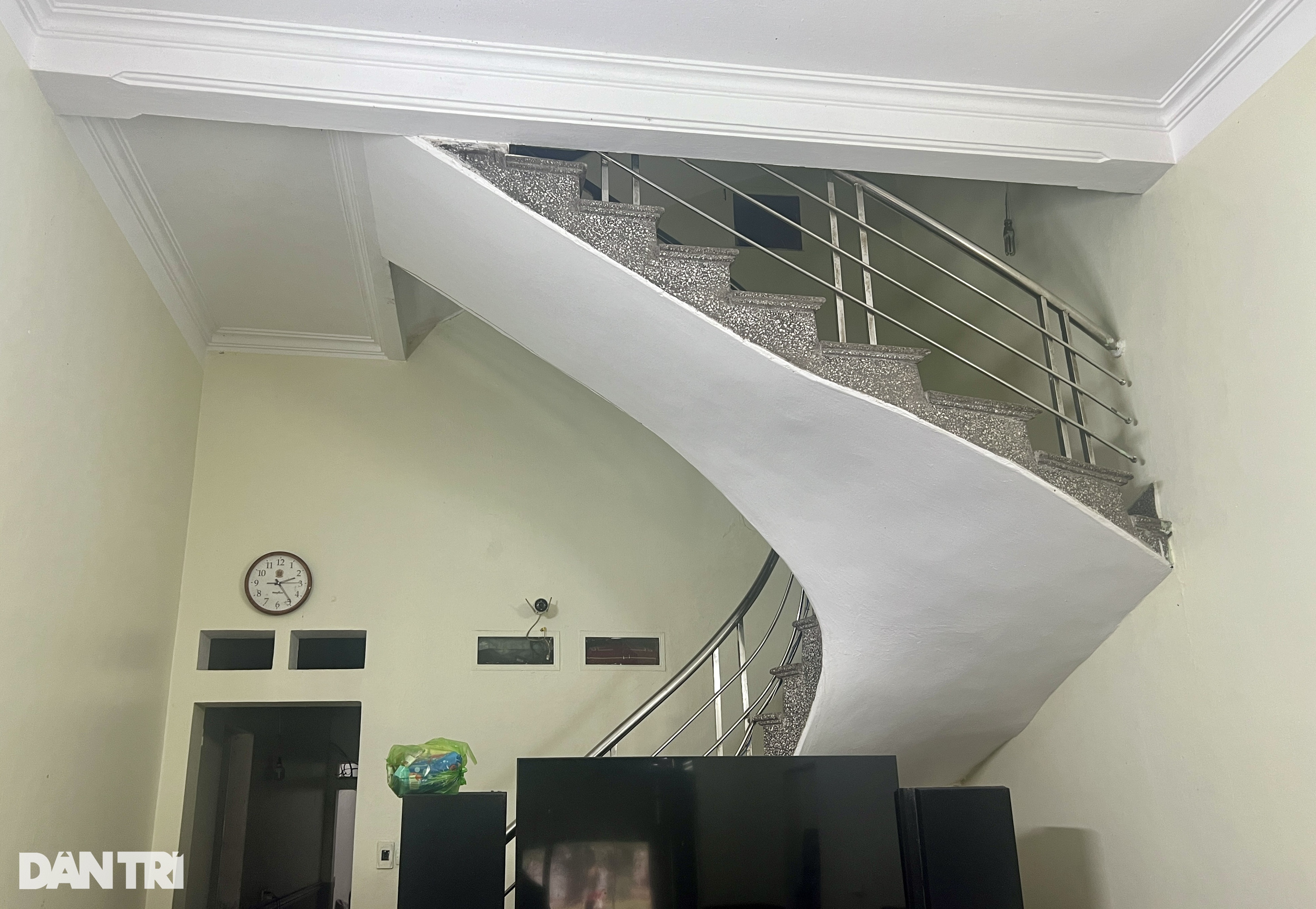 3 cuộc thương lượng trước thời điểm giải cứu bé gái 9 tuổi khỏi kẻ ngáo đá - 2 3 cuộc thương lượng trước thời điểm giải cứu bé gái 9 tuổi khỏi kẻ ngáo đá - 2