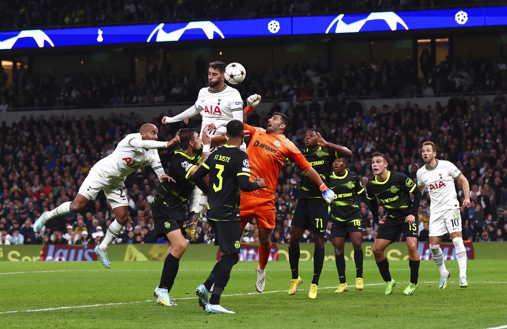 Tottenham rơi vé đi tiếp, HLV Conte nổi khùng với trọng tài - 11 Tottenham rơi vé đi tiếp, HLV Conte nổi khùng với trọng tài - 11