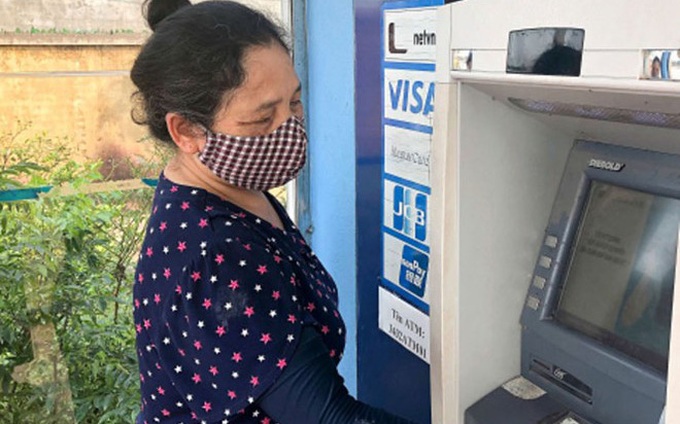 Hà Nội: Chi trả lương hưu và BHXH qua tài khoản cá nhân ATM