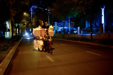 Những người lặng lẽ mưu sinh trong đêm vắng ở Sài Gòn