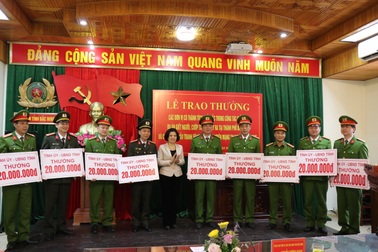 Thưởng nóng chuyên án phá vụ cháu sát hại bác ruột, cướp tài sản