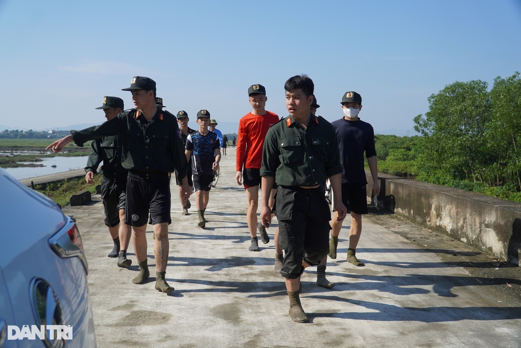 Hai phạm nhân trốn khỏi trại giam từng liều lĩnh phạm tội thế nào? - 3 Hai phạm nhân trốn khỏi trại giam từng liều lĩnh phạm tội thế nào? - 3