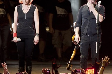 Sugarland trở lại sau thảm hoạ sập sân khấu