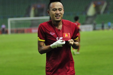 Huy Toàn hạnh phúc khi lần thứ 2 ghi bàn trên sân Shah Alam