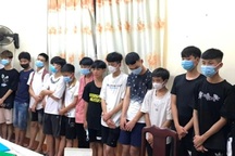 Tạm giữ nhóm thanh thiếu niên tụ tập, cổ vũ chạy xe máy tốc độ cao