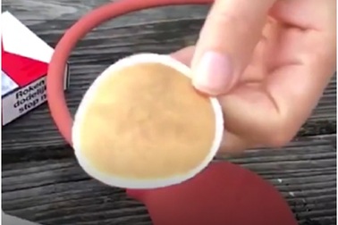 Cùng nhìn tác hại khủng khiếp của khói thuốc lá thông qua thí nghiệm rô-bốt