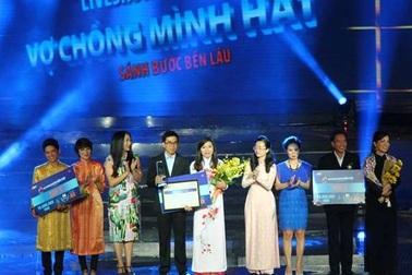 Đội Cẩm Ly trở thành quán quân “Vợ chồng mình hát”