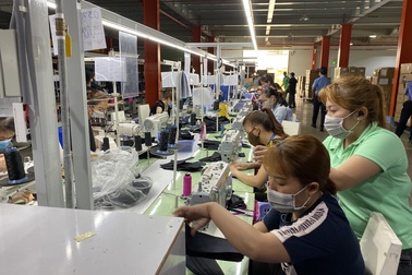 Gần 7.000 công nhân khu chế xuất Tân Thuận mất việc vì Covid-19