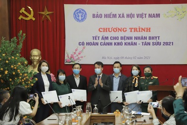 Mang "Tết ấm" tới gần 1.000 bệnh nhân có thẻ BHYT gặp khó khăn