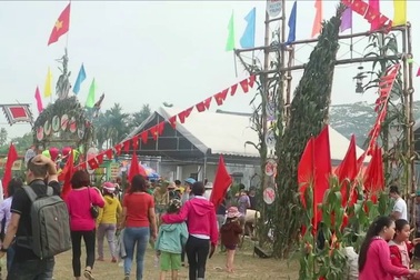 Nhộn nhịp ngày hội bắp nếp Cẩm Nam