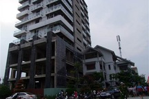 3 người tử vong do rơi từ tầng 12 xuống đất