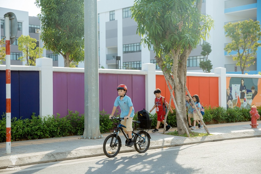 Mua nhà tại Vinhomes Grand Park, cư dân nhận học bổng giáo dục cho con - 2 Mua nhà tại Vinhomes Grand Park, cư dân nhận học bổng giáo dục cho con - 2