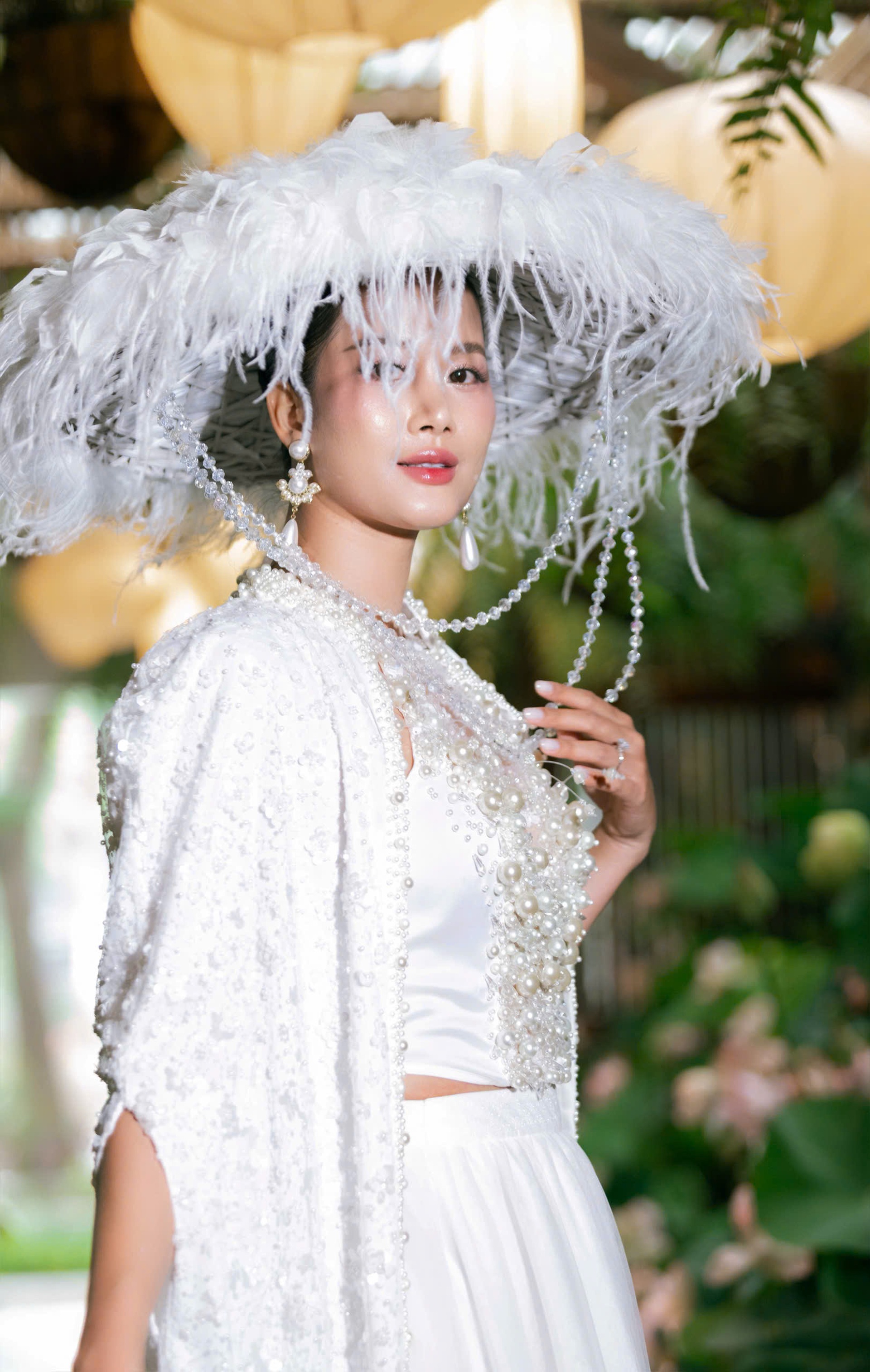 Á hậu Hương Ly duyên dáng trình diễn áo dài của NTK Cao Minh Tiến - 3 Á hậu Hương Ly duyên dáng trình diễn áo dài của NTK Cao Minh Tiến - 3