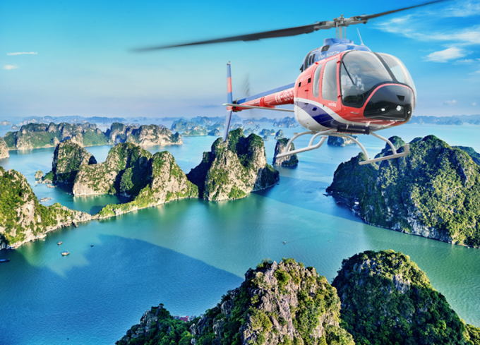 Hơn 2 triệu đồng cho 12 phút ngắm vịnh Hạ Long bằng trực thăng - Ảnh 1. Hơn 2 triệu đồng cho 12 phút ngắm vịnh Hạ Long bằng trực thăng - Ảnh 1.