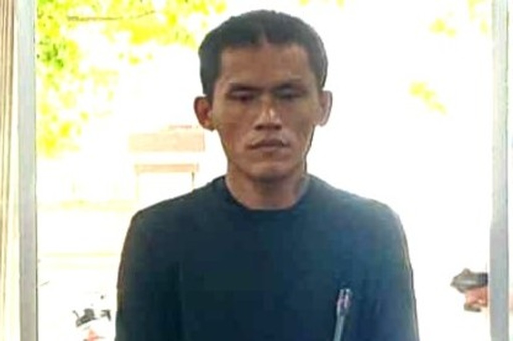Dùng dao đâm chủ bán rau củ sau khi bị hỏi “gì vậy bạn” - 1 Dùng dao đâm chủ bán rau củ sau khi bị hỏi “gì vậy bạn” - 1