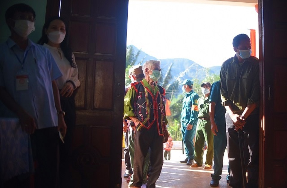 Cử tri nơi cổng trời kỳ vọng vào đại biểu trúng cử nhiệm kỳ tới - 5 Cử tri nơi cổng trời kỳ vọng vào đại biểu trúng cử nhiệm kỳ tới - 5