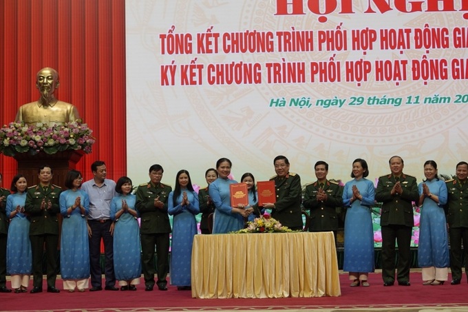 Lãnh đạo Tổng cục Chính trị QĐND Việt Nam và Trung ương Hội LHPN Việt Nam ký kết Chương trình phối hợp hoạt động giai đoạn 2022-2027.