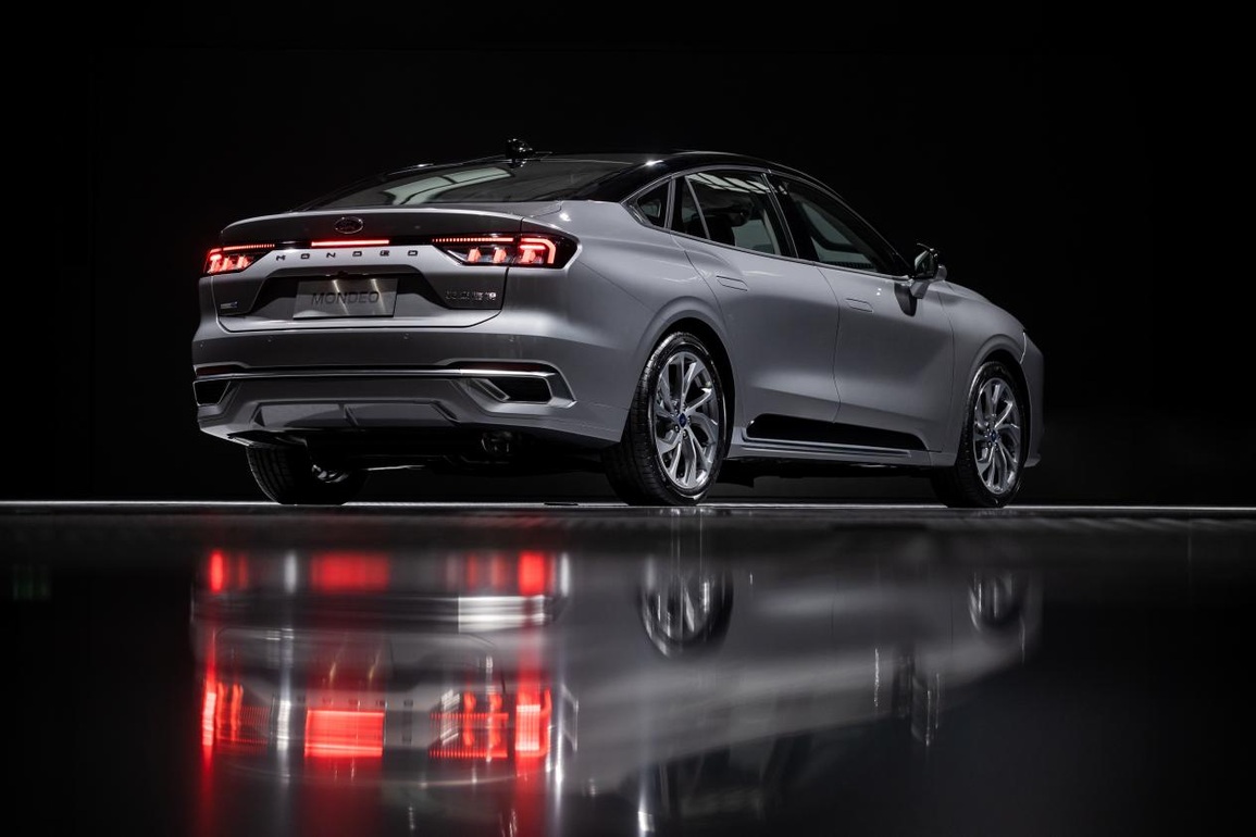 Chi tiết Ford Mondeo 2022: Màn lột xác của mẫu xe từng bán tại Việt Nam - 6 Chi tiết Ford Mondeo 2022: Màn lột xác của mẫu xe từng bán tại Việt Nam - 6