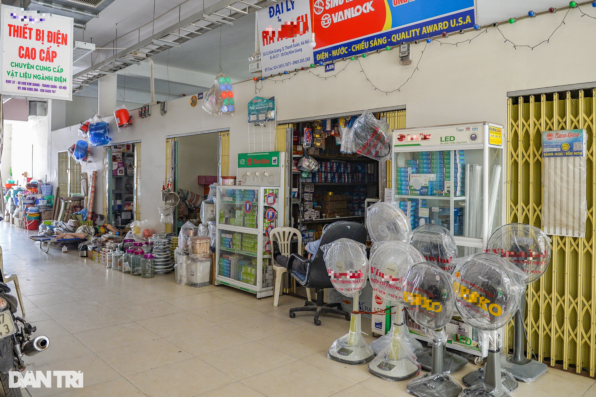 Chợ truyền thống Hà Nội đìu hiu, tiểu thương bật nhạc nhảy, ngủ xuyên trưa - 7 Chợ truyền thống Hà Nội đìu hiu, tiểu thương bật nhạc nhảy, ngủ xuyên trưa - 7