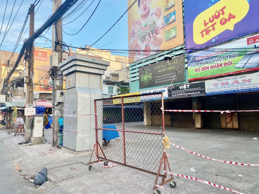 TPHCM: Giá rau xanh tăng vì hàng trăm khu chợ tạm đóng cửa - 4 TPHCM: Giá rau xanh tăng vì hàng trăm khu chợ tạm đóng cửa - 4