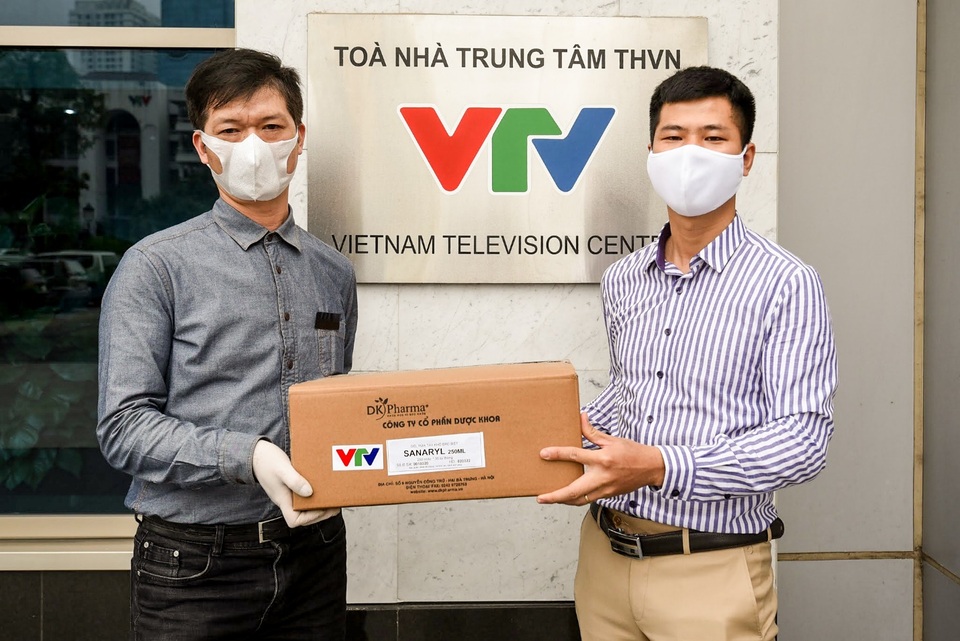 Hàng nghìn chai gel rửa tay khô Sanaryl bảo vệ cán bộ, nhân viên VTV khỏi Covid-19 - 2 Hàng nghìn chai gel rửa tay khô Sanaryl bảo vệ cán bộ, nhân viên VTV khỏi Covid-19 - 2