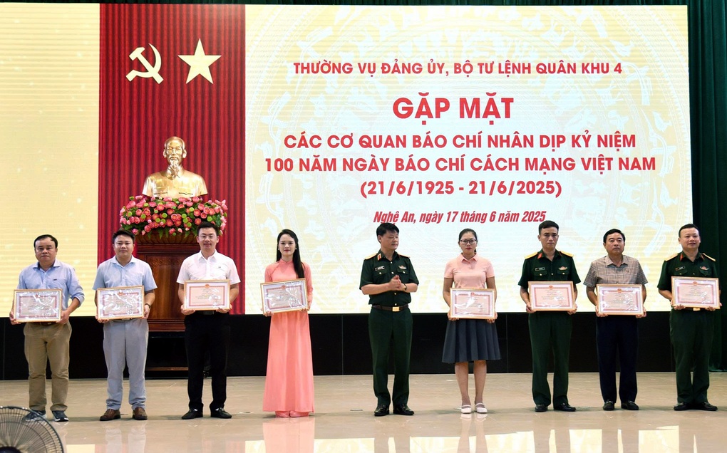 Báo chí là “binh chủng đặc biệt” trên mặt trận tư tưởng - 2 Báo chí là “binh chủng đặc biệt” trên mặt trận tư tưởng - 2