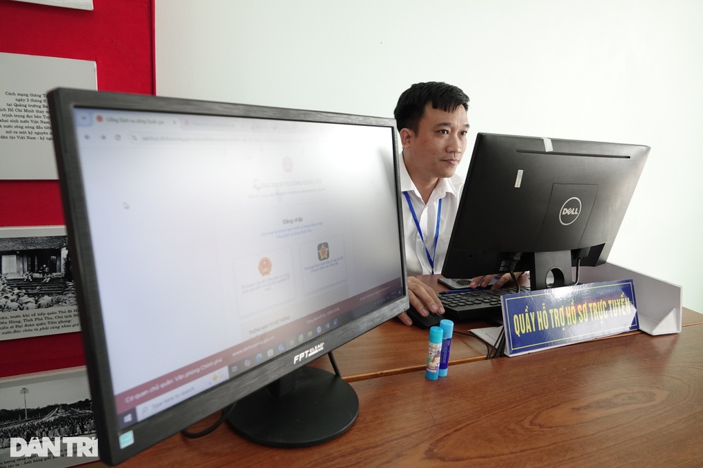 Hơn 50 năm kết hôn, cụ ông U70 chờ ngày lịch sử để nhận giấy chứng nhận - 2 Hơn 50 năm kết hôn, cụ ông U70 chờ ngày lịch sử để nhận giấy chứng nhận - 2