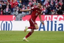 Lewandowski thăng hoa, tiến sát kỷ lục của huyền thoại Gerd Muller