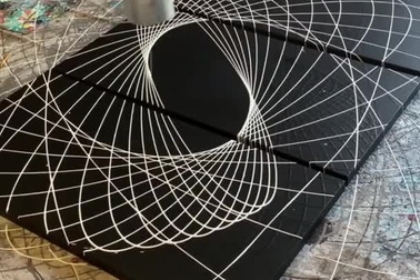 Độc đáo nghệ thuật vẽ tranh cho người yêu vật lý