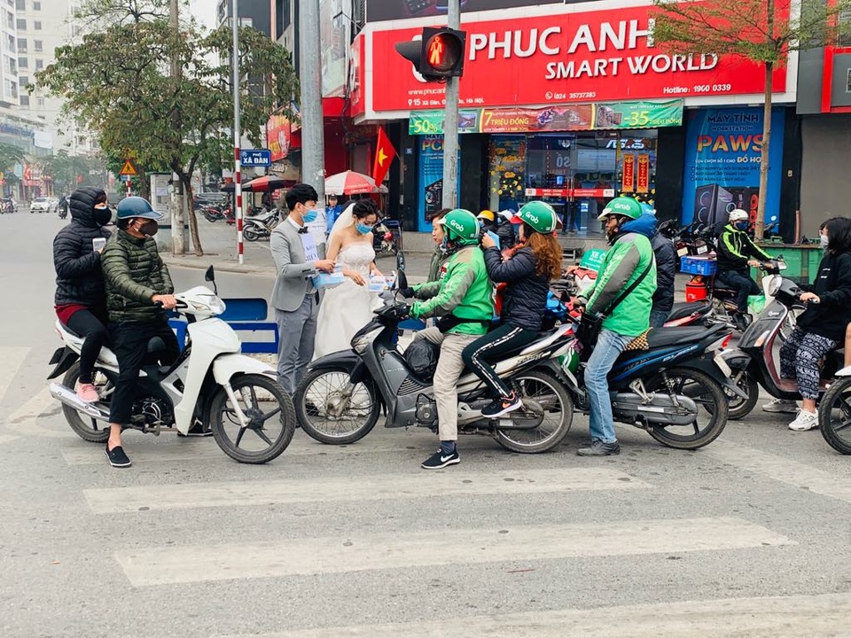 Ấm lòng những hình ảnh đẹp của người Việt giữa mùa dịch virus corona - 6 Ấm lòng những hình ảnh đẹp của người Việt giữa mùa dịch virus corona - 6