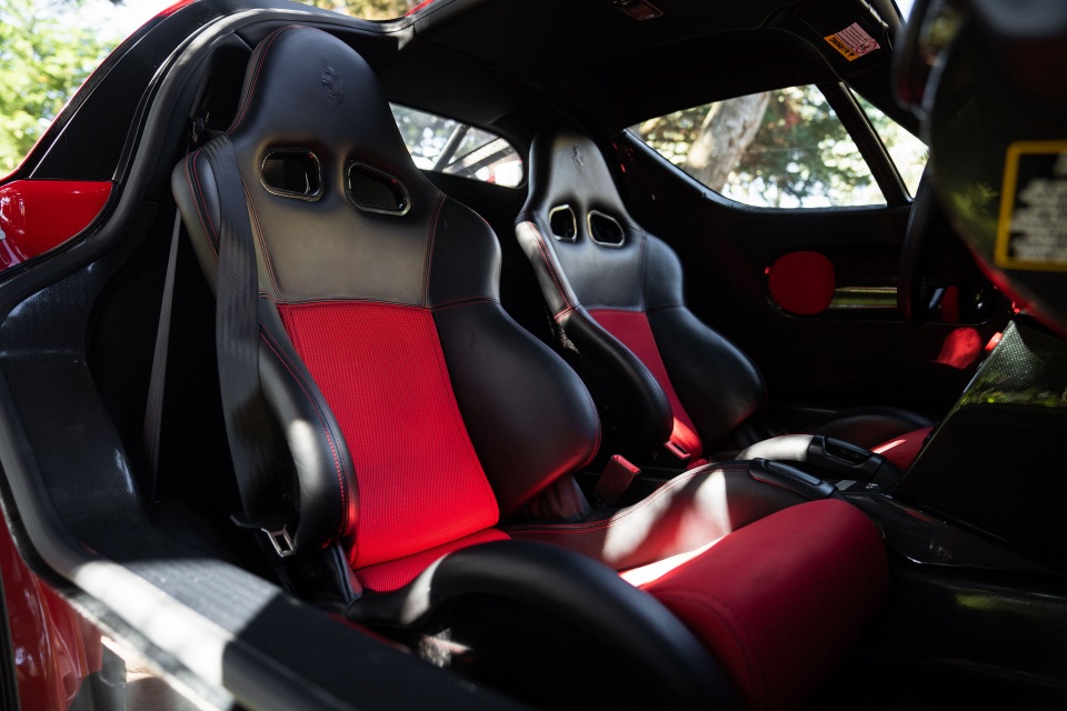 Soi chi tiết siêu xe Ferrari Enzo vừa lập kỷ lục bán đấu giá trực tuyến - 25 Soi chi tiết siêu xe Ferrari Enzo vừa lập kỷ lục bán đấu giá trực tuyến - 25
