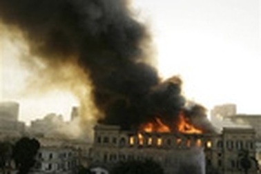 Hỏa hoạn lớn tại Thượng viện, 13 người bị thương