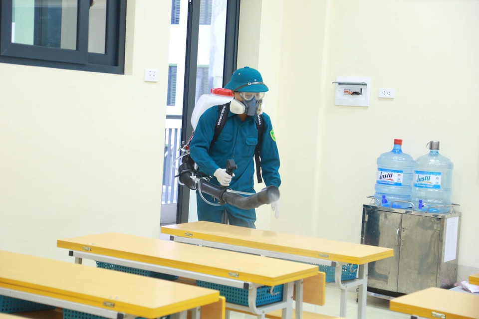 Dịch virus corona: Hà Nội phun khử trùng trường học trong đêm - 2 Dịch virus corona: Hà Nội phun khử trùng trường học trong đêm - 2