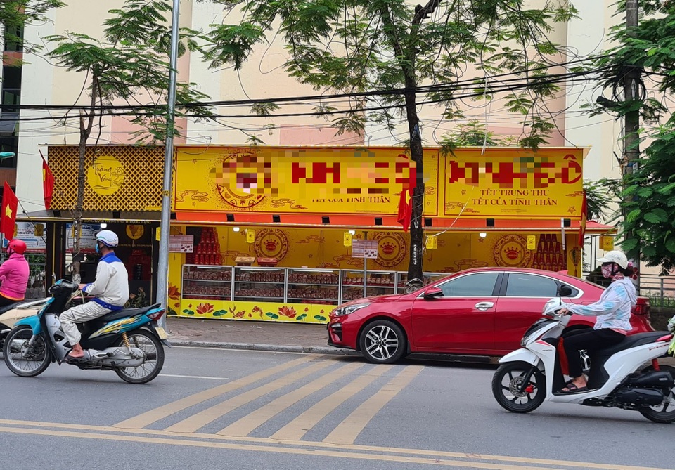 Sở GTVT Hải Phòng dẹp quầy bánh trung thu lấn chiếm vỉa hè - 1 Sở GTVT Hải Phòng dẹp quầy bánh trung thu lấn chiếm vỉa hè - 1