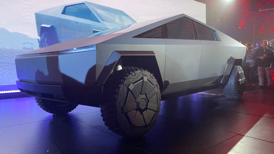Tesla gây sốc với mẫu xe bán tải chống đạn Cybertruck giá chỉ từ 39.900 USD - 15 Tesla gây sốc với mẫu xe bán tải chống đạn Cybertruck giá chỉ từ 39.900 USD - 15