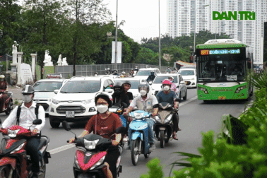 BRT sau 6 năm hoạt động: "Đói" khách, bị các phương tiện khác "chèn ép"