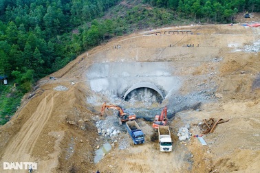 Thủ tướng: Xử lý nghiêm tiêu cực làm chậm tiến độ giải ngân vốn đầu tư công