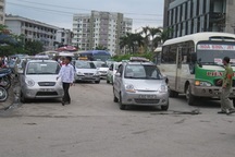 Bất lực trước taxi “máy chém”