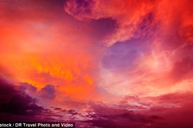 Giải mã bí ẩn 300 năm về bầu trời đỏ như máu suốt hơn 1 tuần