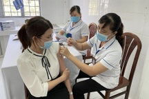 Người dân Tây Ninh ở TPHCM sẽ được tiêm vắc xin Covid-19 trước khi về quê