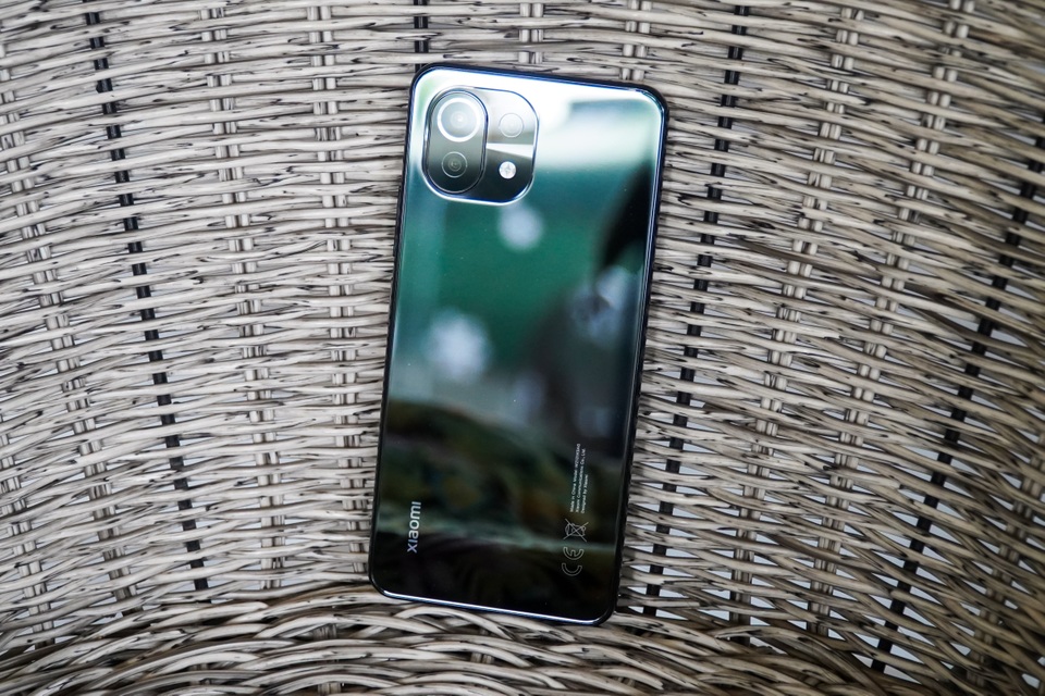 Đánh giá Xiaomi Mi 11 Lite: thiết kế mỏng nhẹ, hiệu năng đủ dùng - 3 Đánh giá Xiaomi Mi 11 Lite: thiết kế mỏng nhẹ, hiệu năng đủ dùng - 3