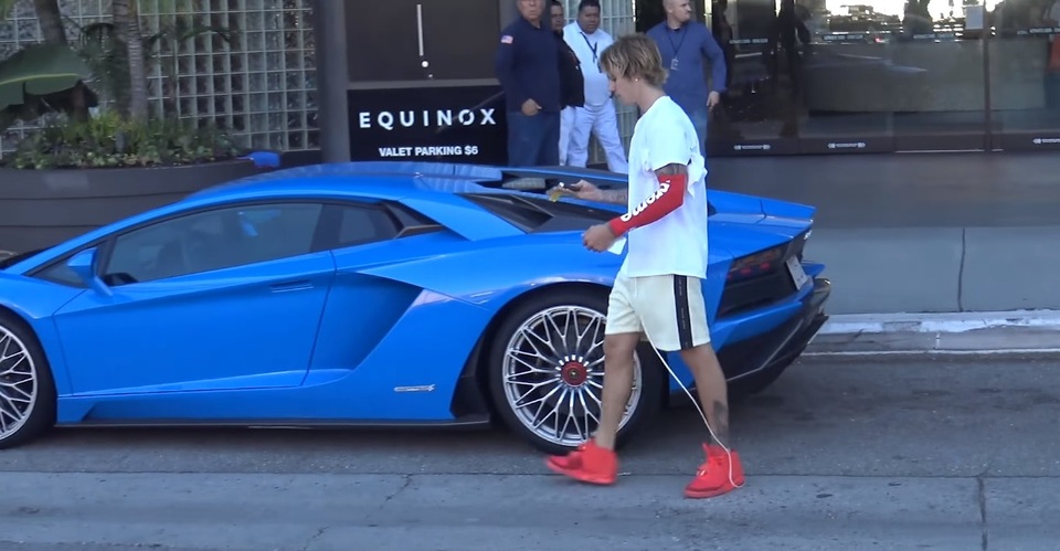 Justin Bieber lái siêu xe có một không hai ra phố - 4 Justin Bieber lái siêu xe có một không hai ra phố - 4