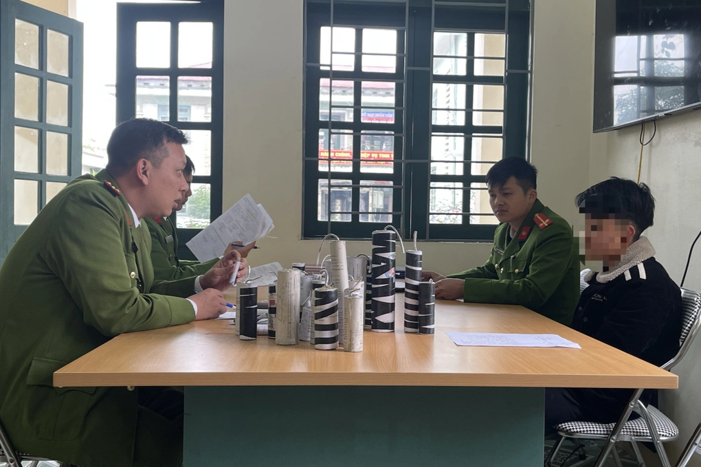 Lào Cai: Phát hiện học sinh 14 tuổi tự làm pháo nổ chơi Tết - 1 Lào Cai: Phát hiện học sinh 14 tuổi tự làm pháo nổ chơi Tết - 1