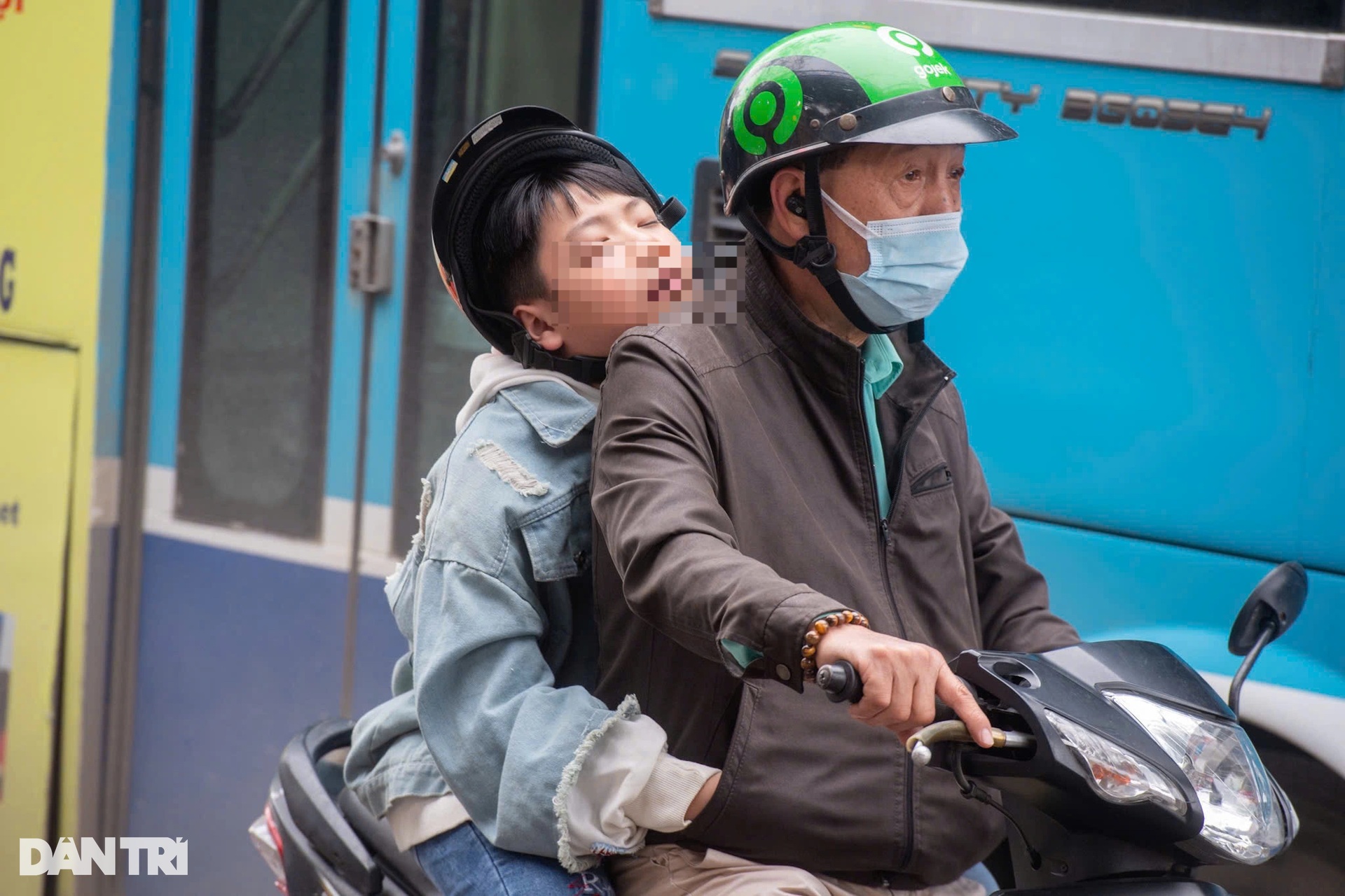 Người dân đổ về Thủ đô ngày cuối kỳ nghỉ, các tuyến đường cửa ngõ tắc dài - 9 Người dân đổ về Thủ đô ngày cuối kỳ nghỉ, các tuyến đường cửa ngõ tắc dài - 9