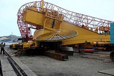 Đổ giàn cẩu container, 7 công nhân thiệt mạng