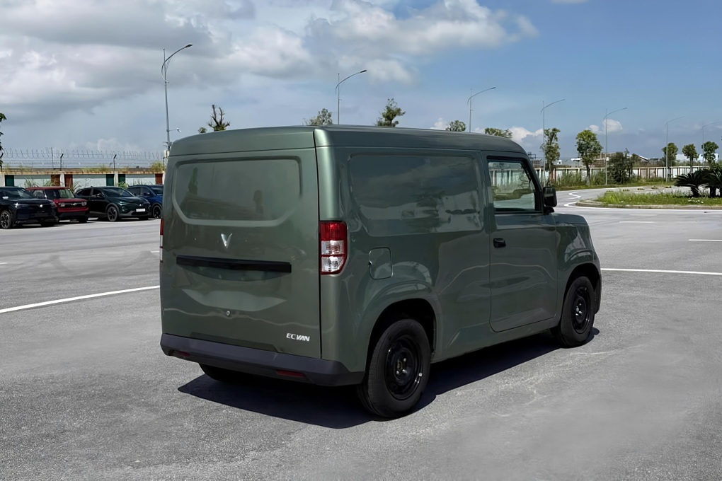 Xe tải điện VinFast EC Van chạy thử, liệu có thể thay thế được “Su cóc”? - 2 Xe tải điện VinFast EC Van chạy thử, liệu có thể thay thế được “Su cóc”? - 2