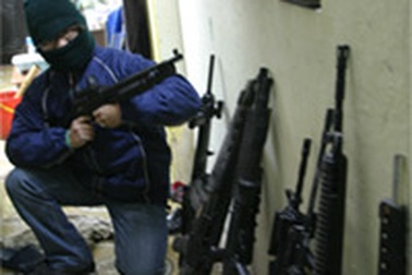 Mua Air soft “đòm” nhau trên phố