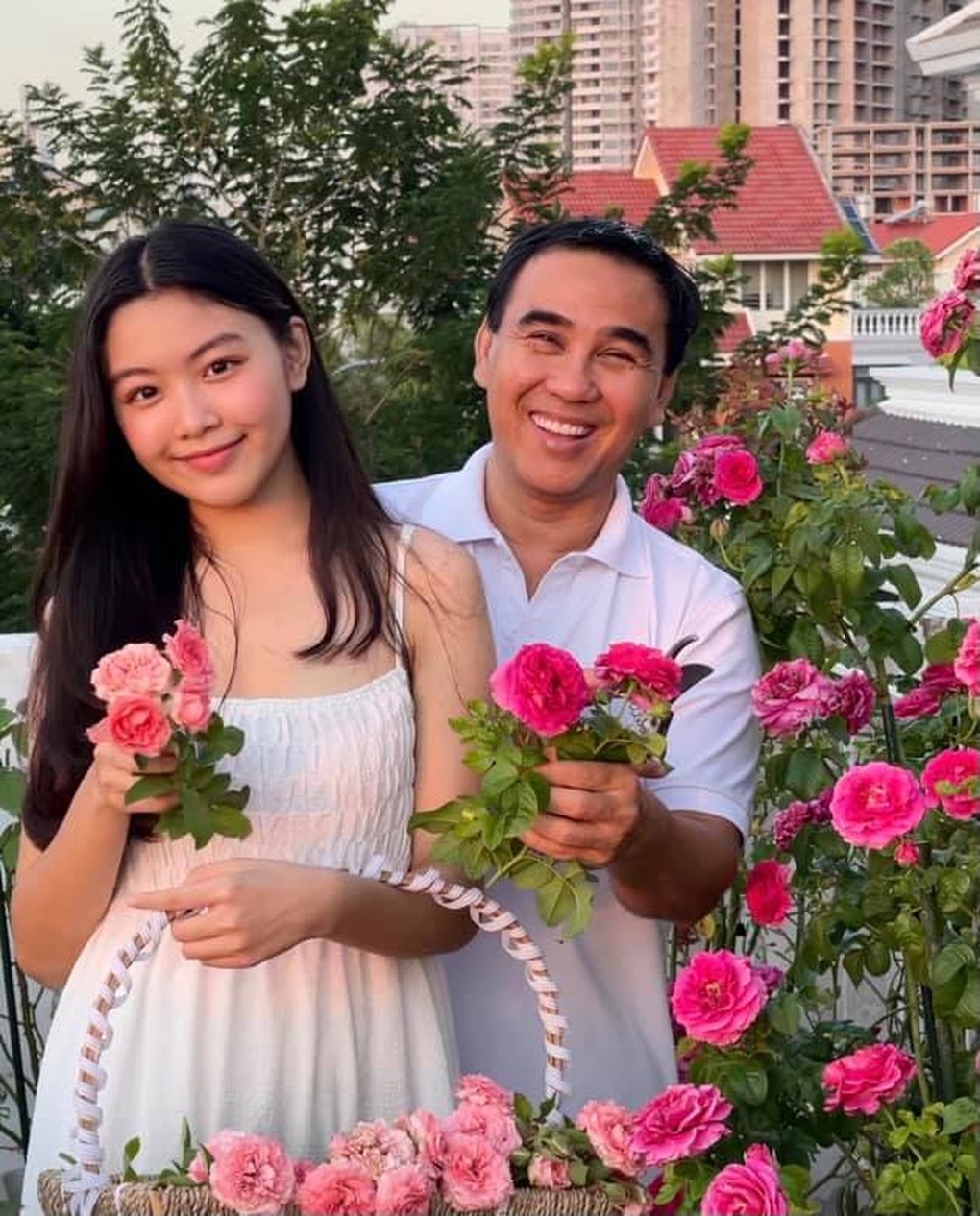 Quyền Linh sống mộc mạc, chăm cây, trồng hoa trong biệt thự 21 tỷ đồng - 12 Quyền Linh sống mộc mạc, chăm cây, trồng hoa trong biệt thự 21 tỷ đồng - 12