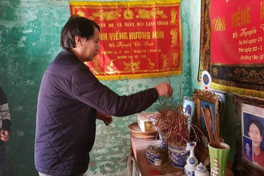 "Vợ và các con tôi đã chết vì bệnh ung thư, tôi cũng sắp chết vì bệnh suy thận !"